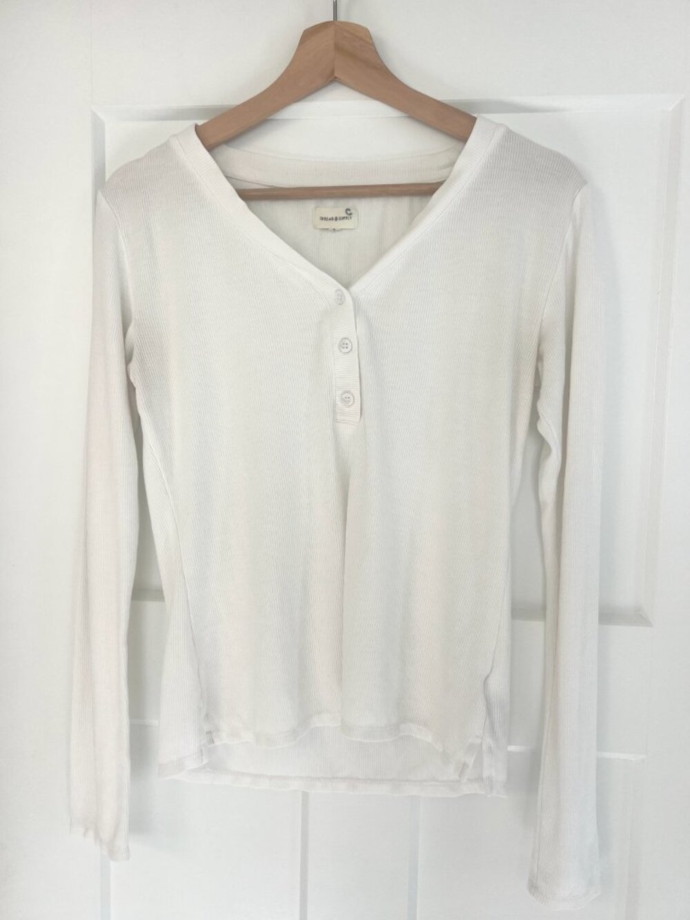 Thread & Supply White Ribbed V-Neck Long Sleeve Henley Top (Size S)